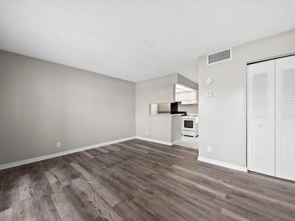 CROSS CREEK CONDO - Residential Lease