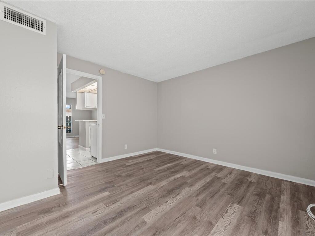 CROSS CREEK CONDO - Residential Lease