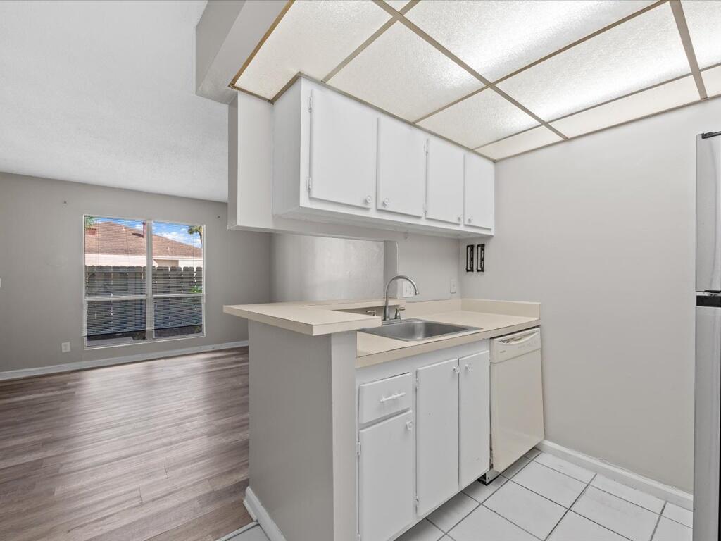 CROSS CREEK CONDO - Residential Lease
