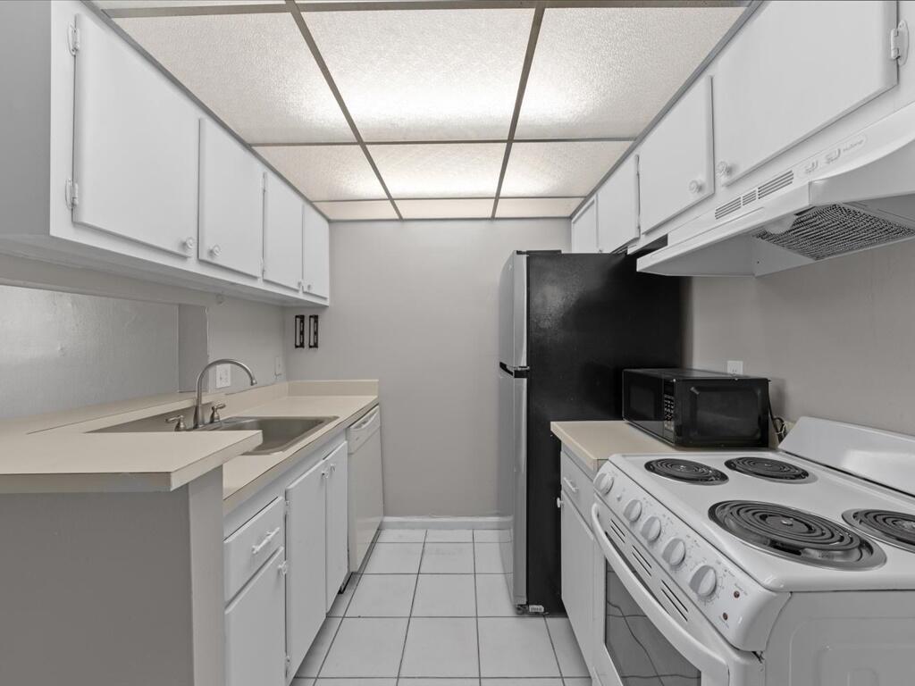 CROSS CREEK CONDO - Residential Lease