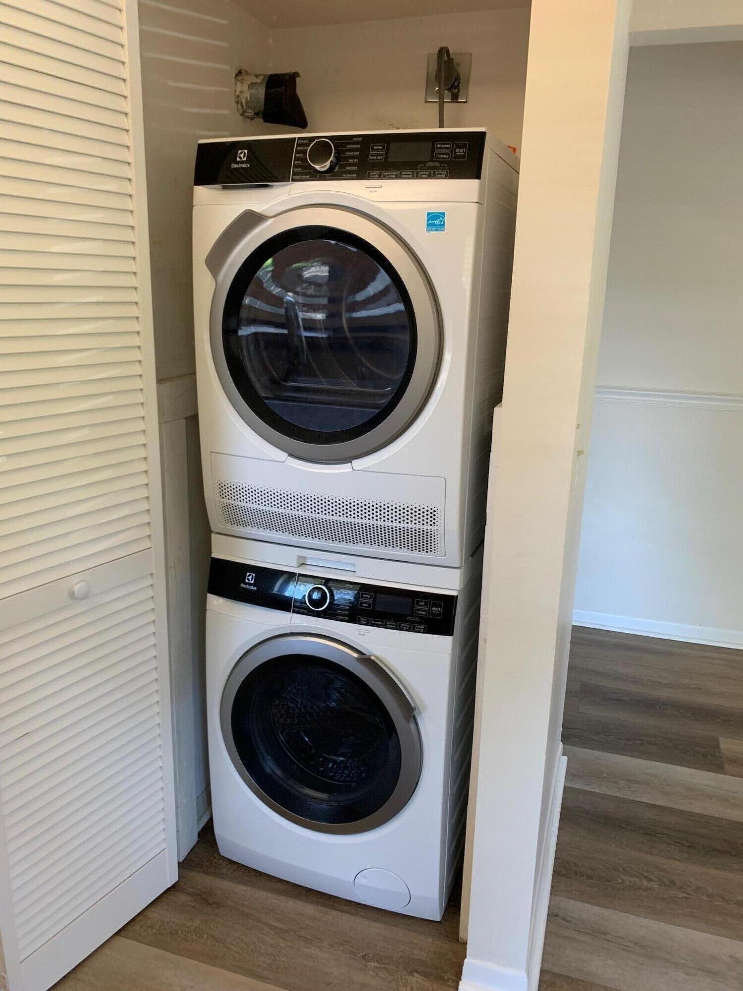 BANYAN COURTS CONDO - Residential Lease