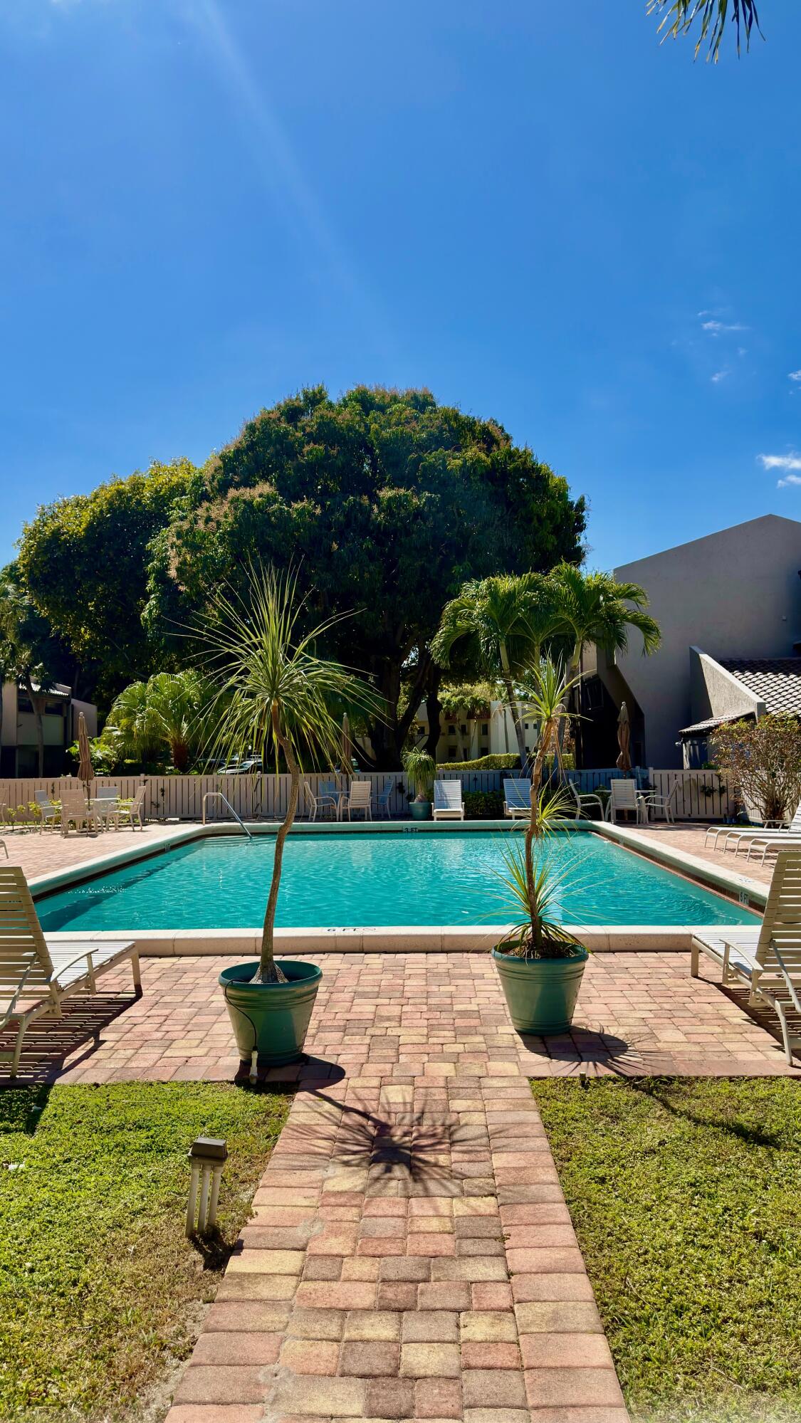 BANYAN COURTS CONDO - Residential Lease