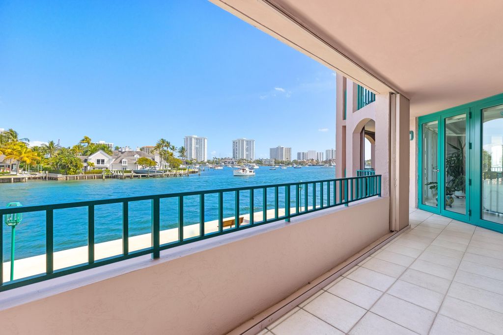 Photo of 140 SE 5th Avenue #253, Boca Raton, FL 33432 (MLS # R11165932)