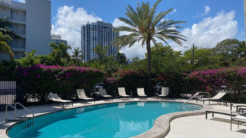 Photo of 924 SE 2nd Street #Unit 33, Fort Lauderdale, FL 33301 (MLS # B26023627)