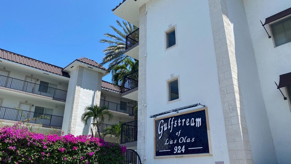 Photo of 924 SE 2nd Street #Unit 33, Fort Lauderdale, FL 33301 (MLS # B26023627)