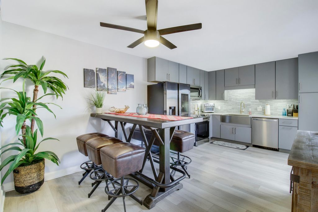 Photo of 912 9th Court, Palm Beach Gardens, FL 33410 (MLS # R11019941)