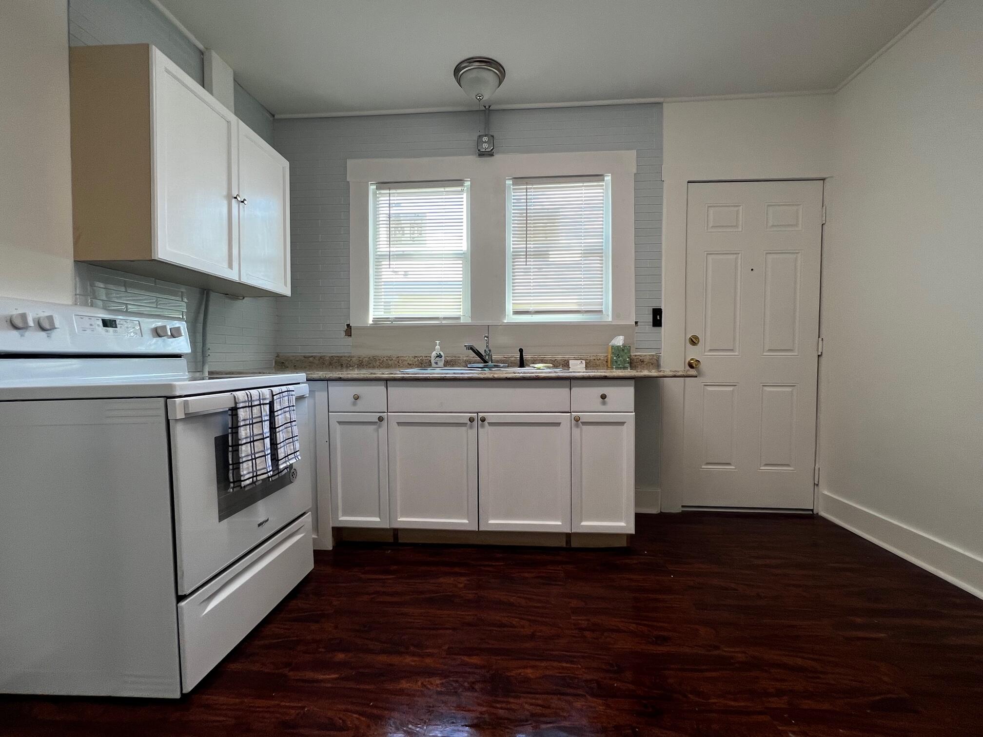 1109 Colonial Road A & B