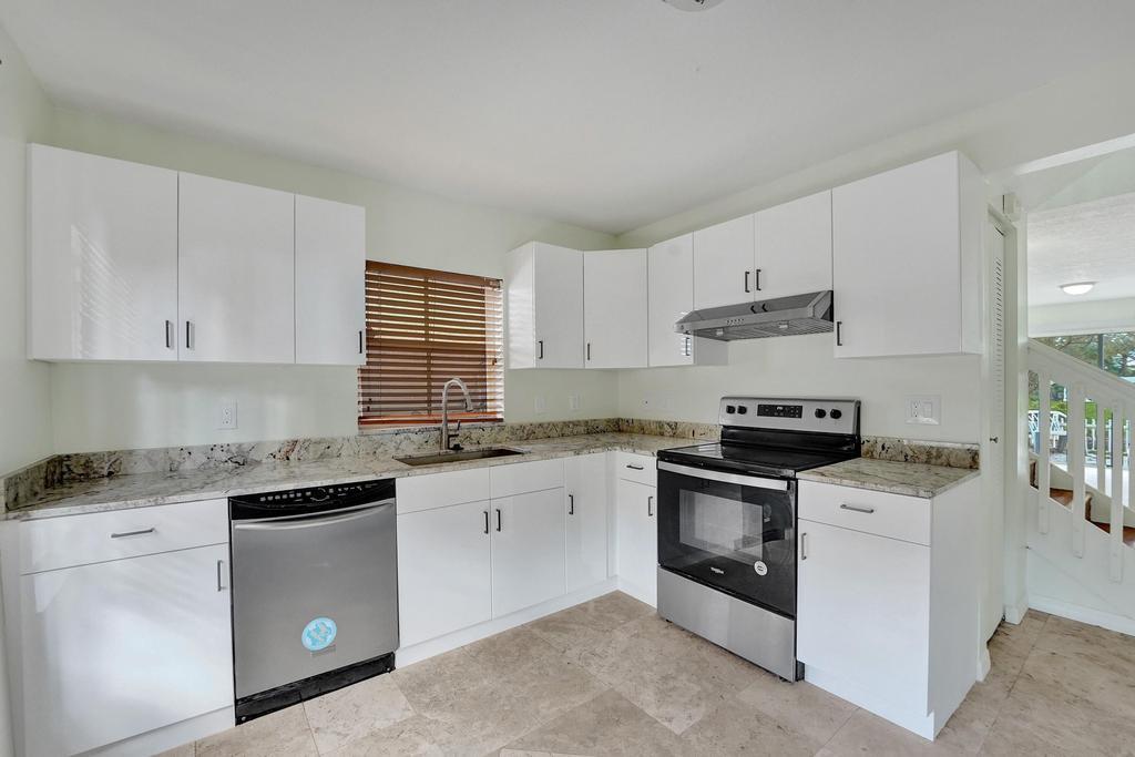 CORAL BAY REPLAT SECTION ONE - Residential Lease