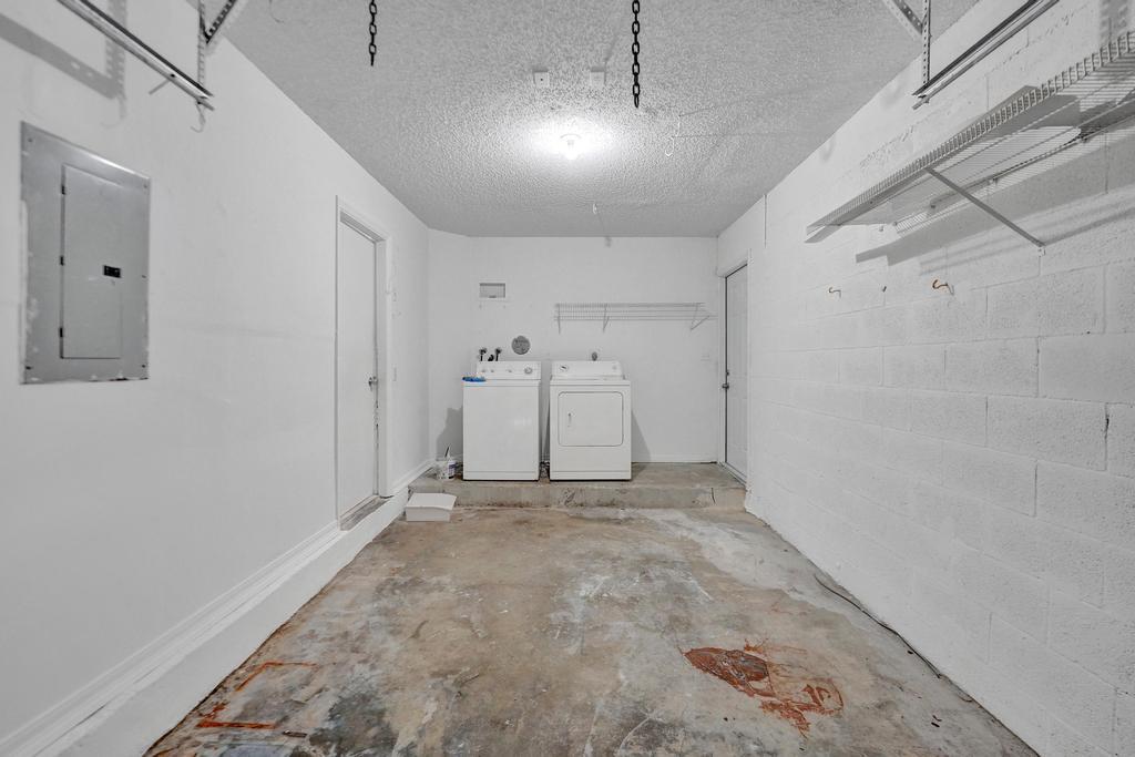 CORAL BAY REPLAT SECTION ONE - Residential Lease