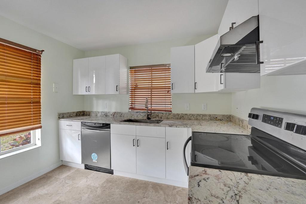 CORAL BAY REPLAT SECTION ONE - Residential Lease