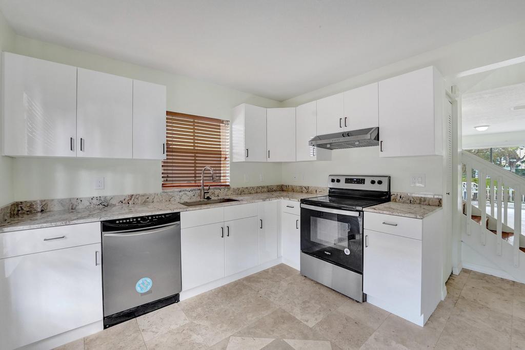 CORAL BAY REPLAT SECTION ONE - Residential Lease