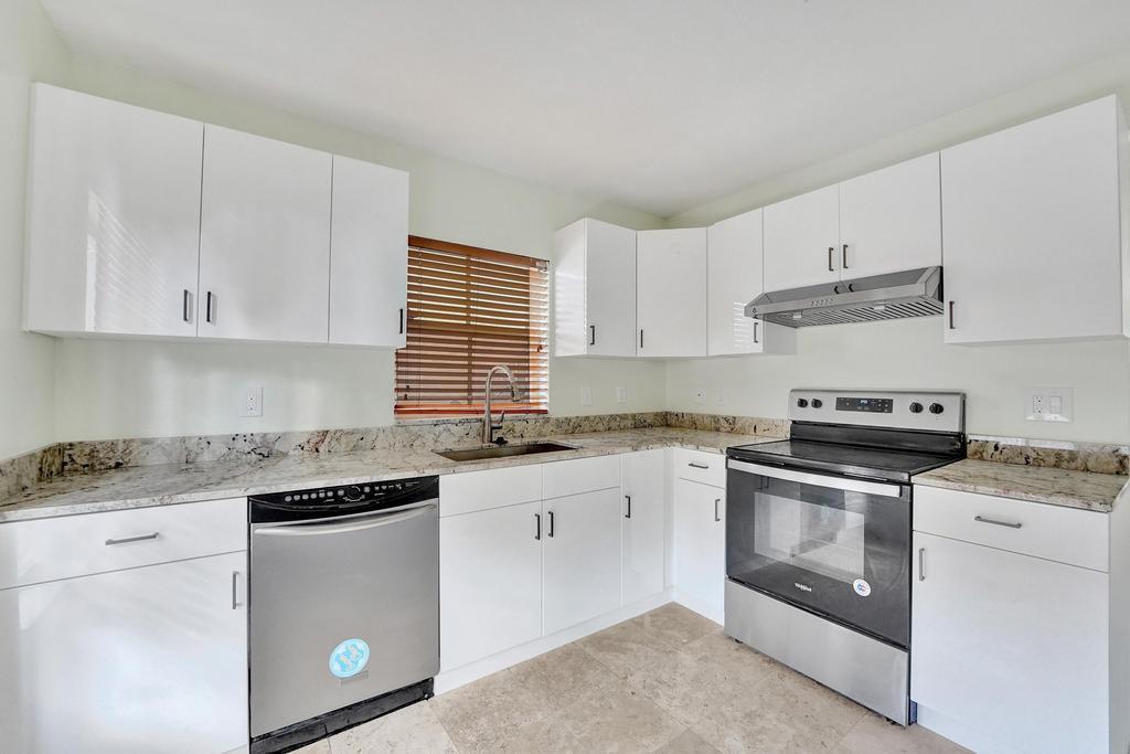 CORAL BAY REPLAT SECTION ONE - Residential Lease