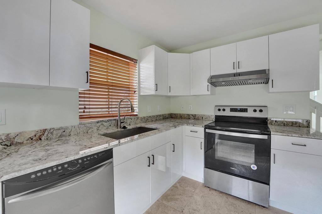 CORAL BAY REPLAT SECTION ONE - Residential Lease