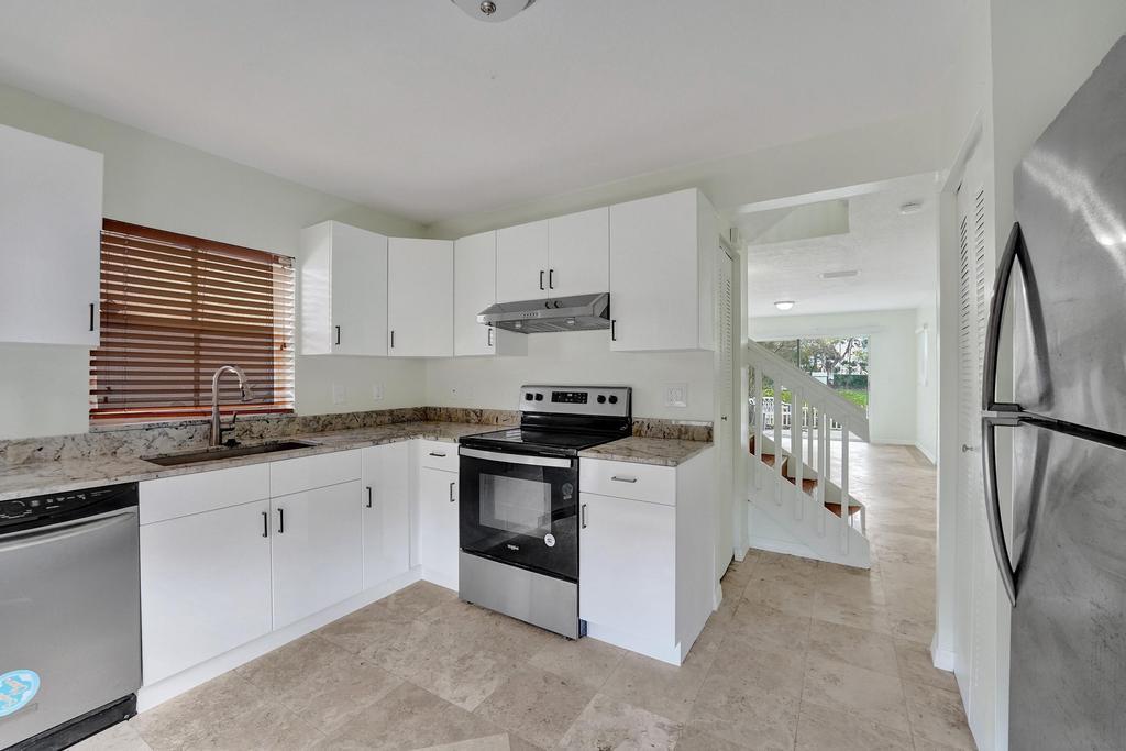 CORAL BAY REPLAT SECTION ONE - Residential Lease