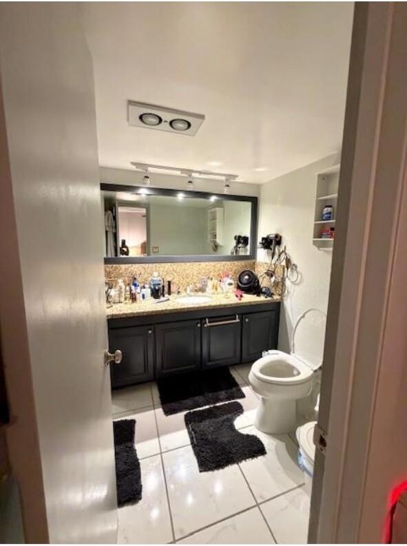 HILLSBORO WINDSOR CONDOMINIUM - Residential