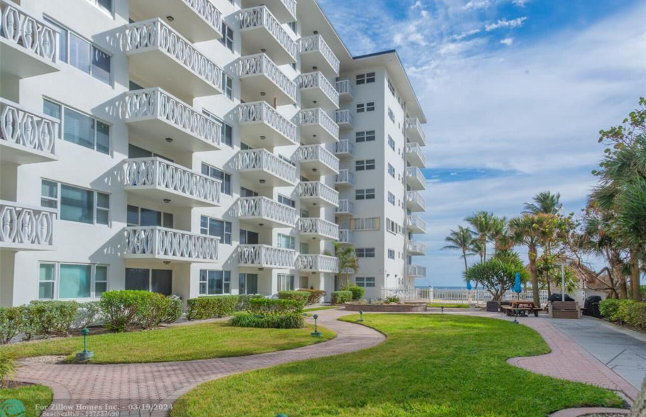 HILLSBORO WINDSOR CONDOMINIUM - Residential
