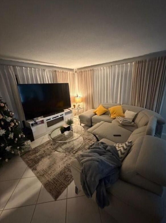 HILLSBORO WINDSOR CONDOMINIUM - Residential