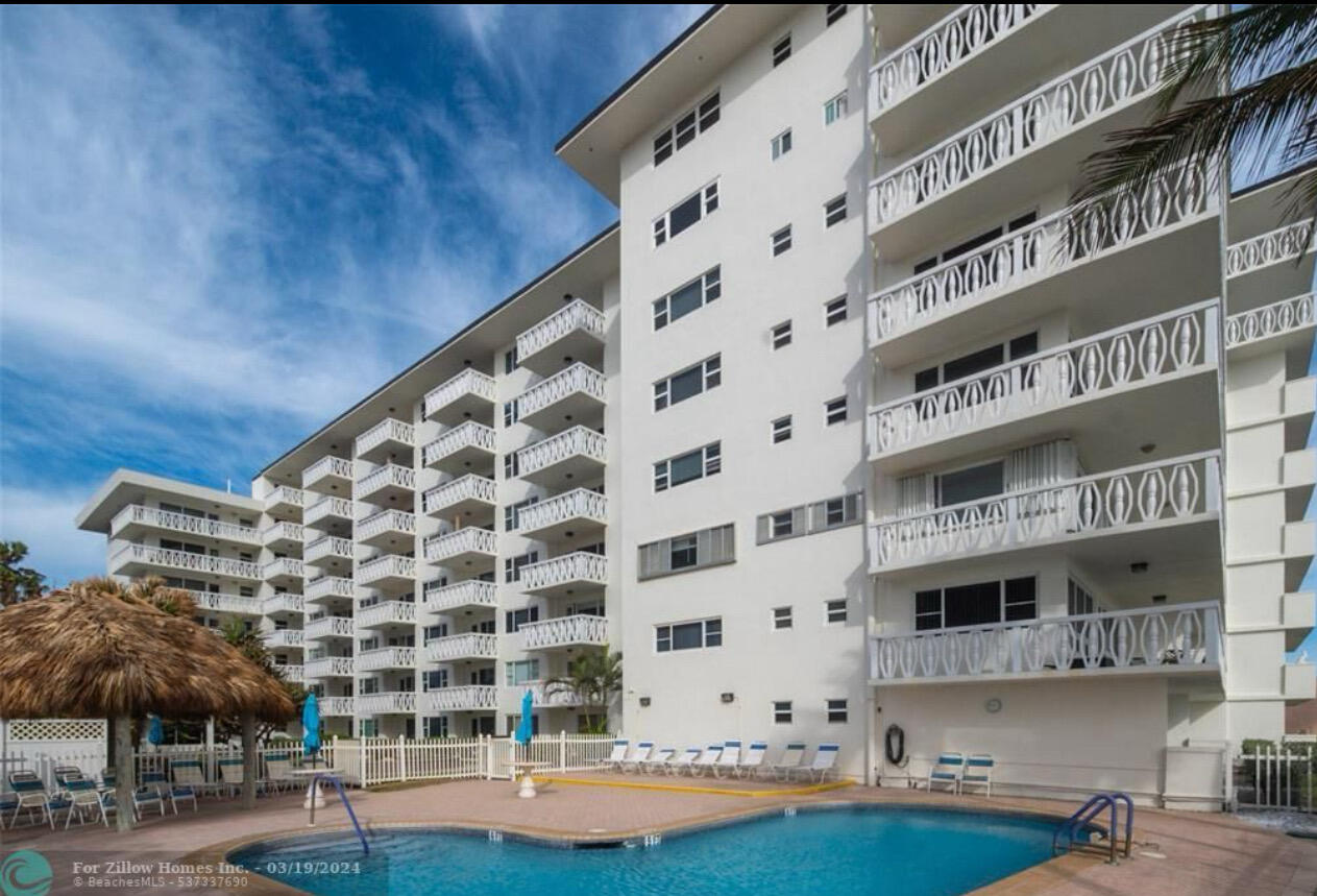 HILLSBORO WINDSOR CONDOMINIUM - Residential