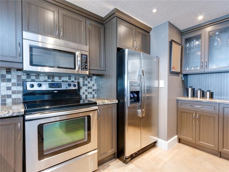 Photo of 121 GOLDEN ISLES Drive #806, Hallandale Beach, FL 33009 (MLS # B26073402)