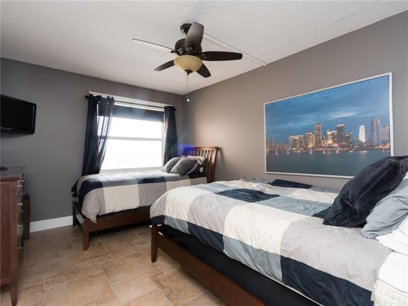 View photos, virtual tours, details... 121 GOLDEN ISLES Drive 806