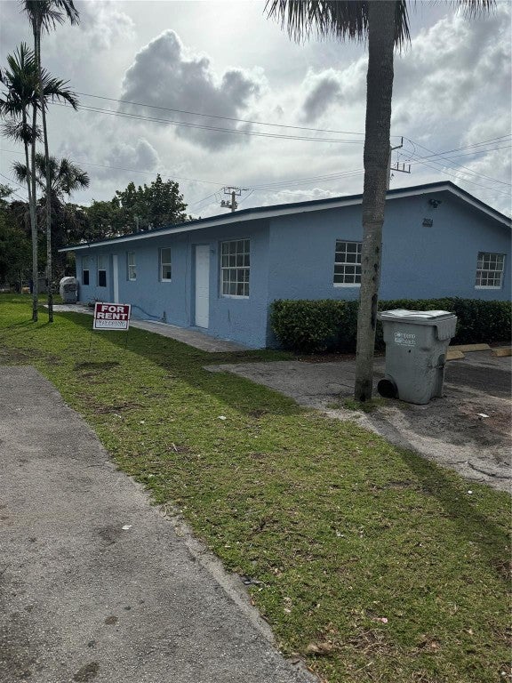 Photo of 2924 NW 2nd Street, Pompano Beach, FL 33069 (MLS # F10420122)