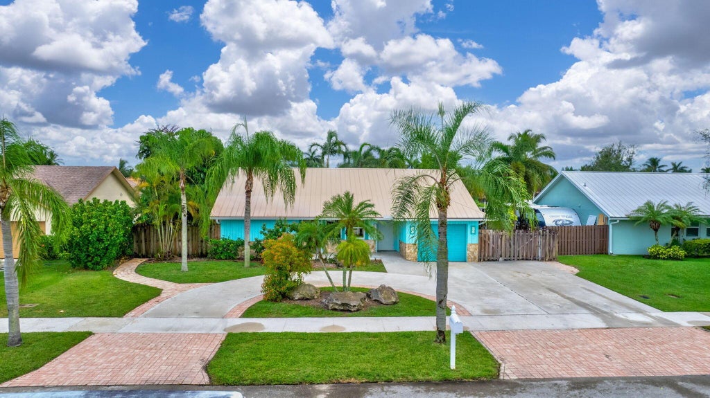 Photo of 1402 Cormorant Road, Delray Beach, FL 33444 (MLS # R11110623)