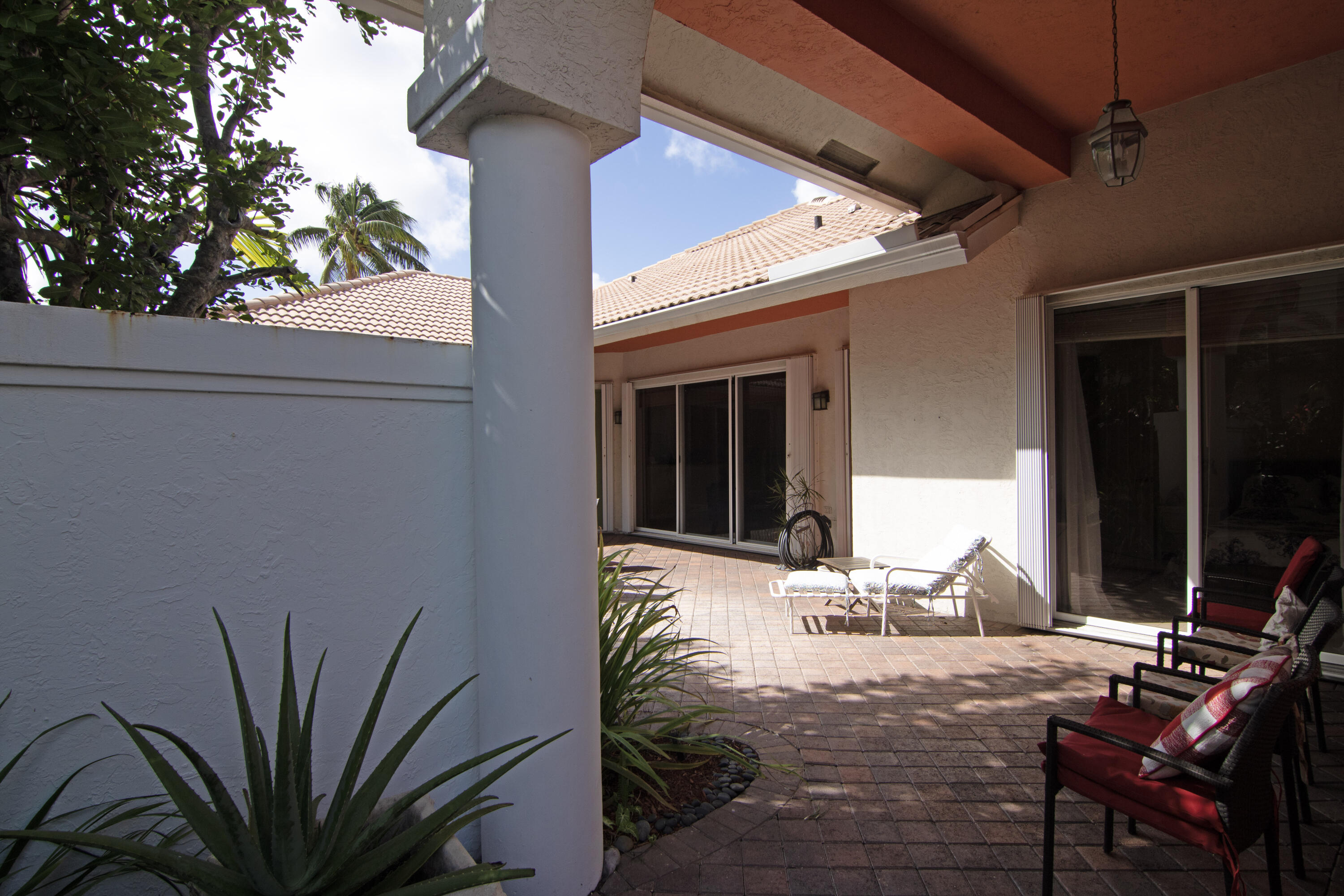 SHADY OAKS OF PALM BEACH POLO & COUNTRY - Residential