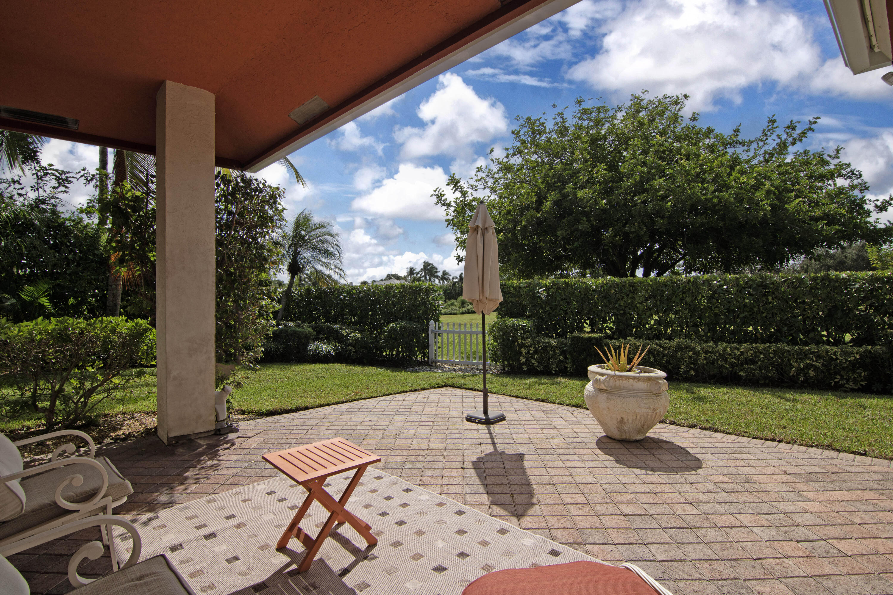 SHADY OAKS OF PALM BEACH POLO & COUNTRY - Residential