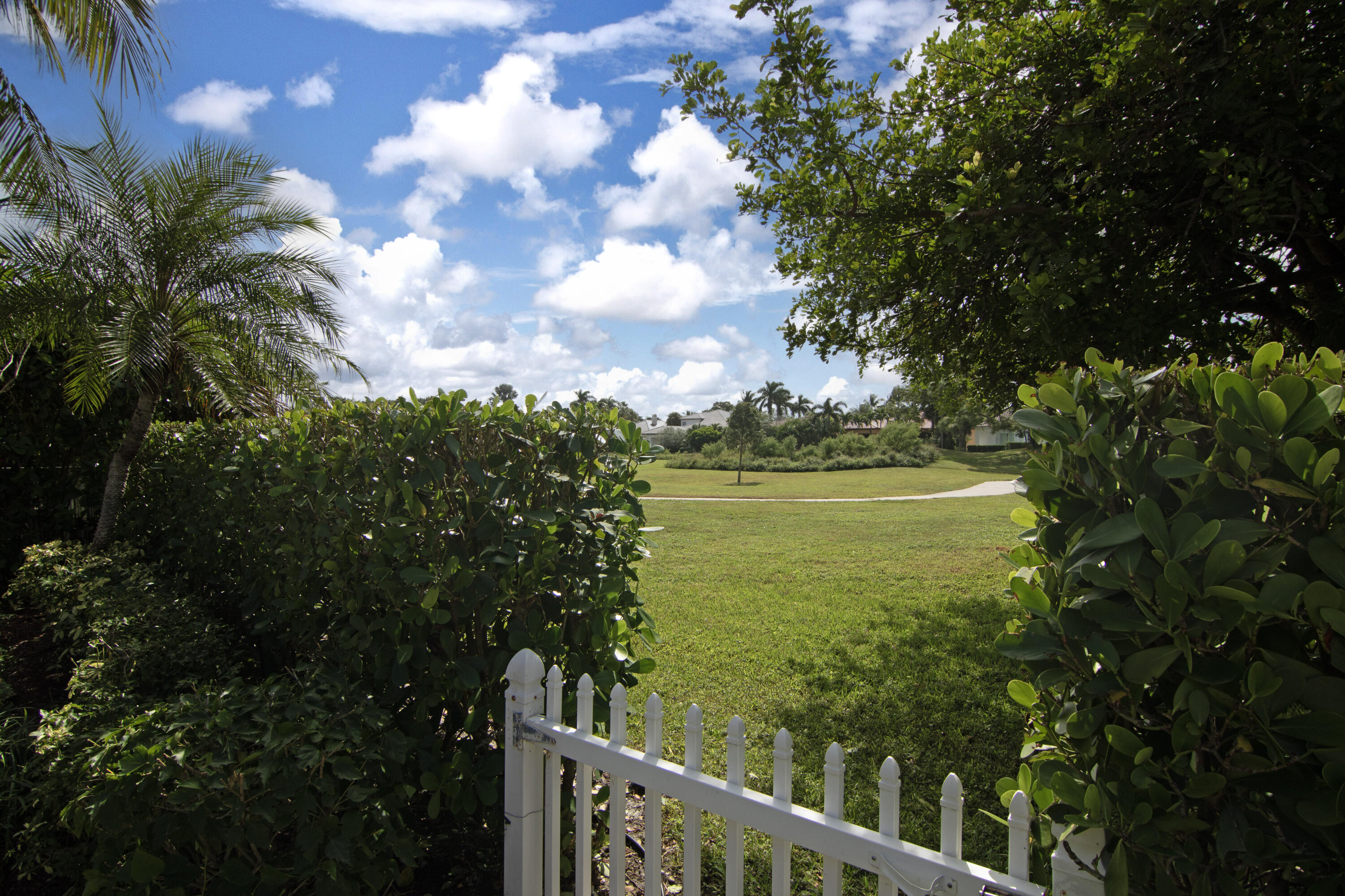 SHADY OAKS OF PALM BEACH POLO & COUNTRY - Residential
