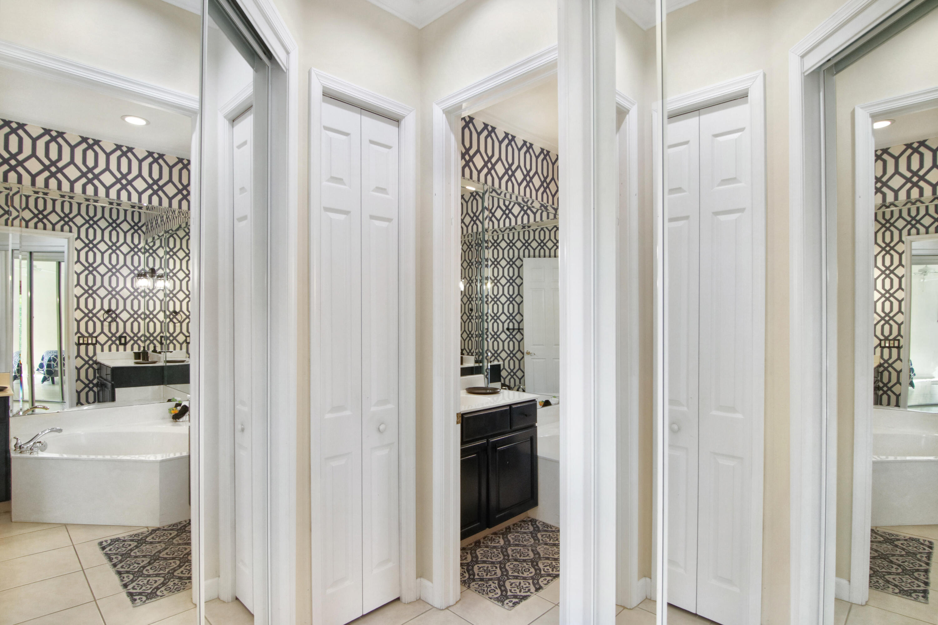 SHADY OAKS OF PALM BEACH POLO & COUNTRY - Residential