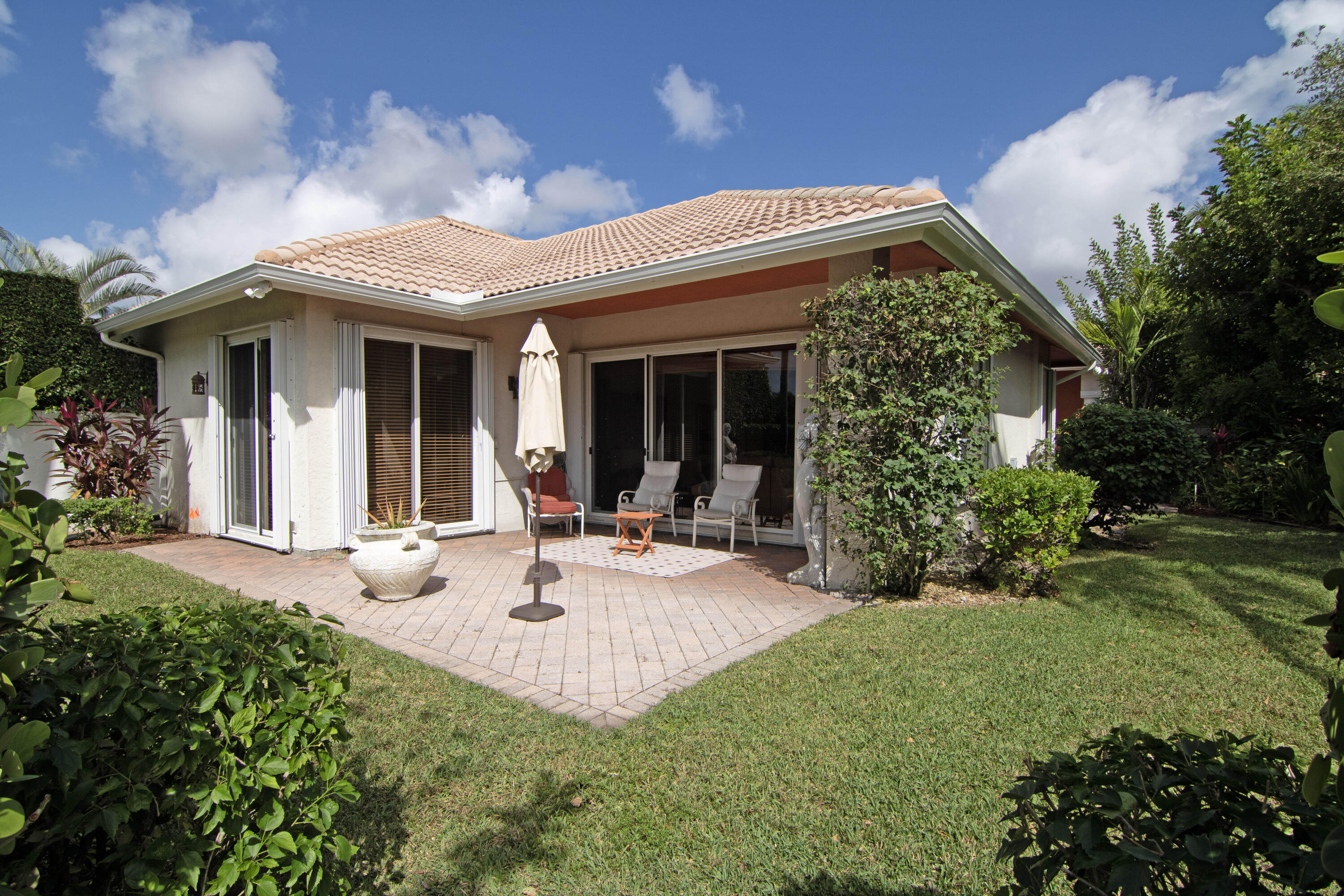 SHADY OAKS OF PALM BEACH POLO & COUNTRY - Residential