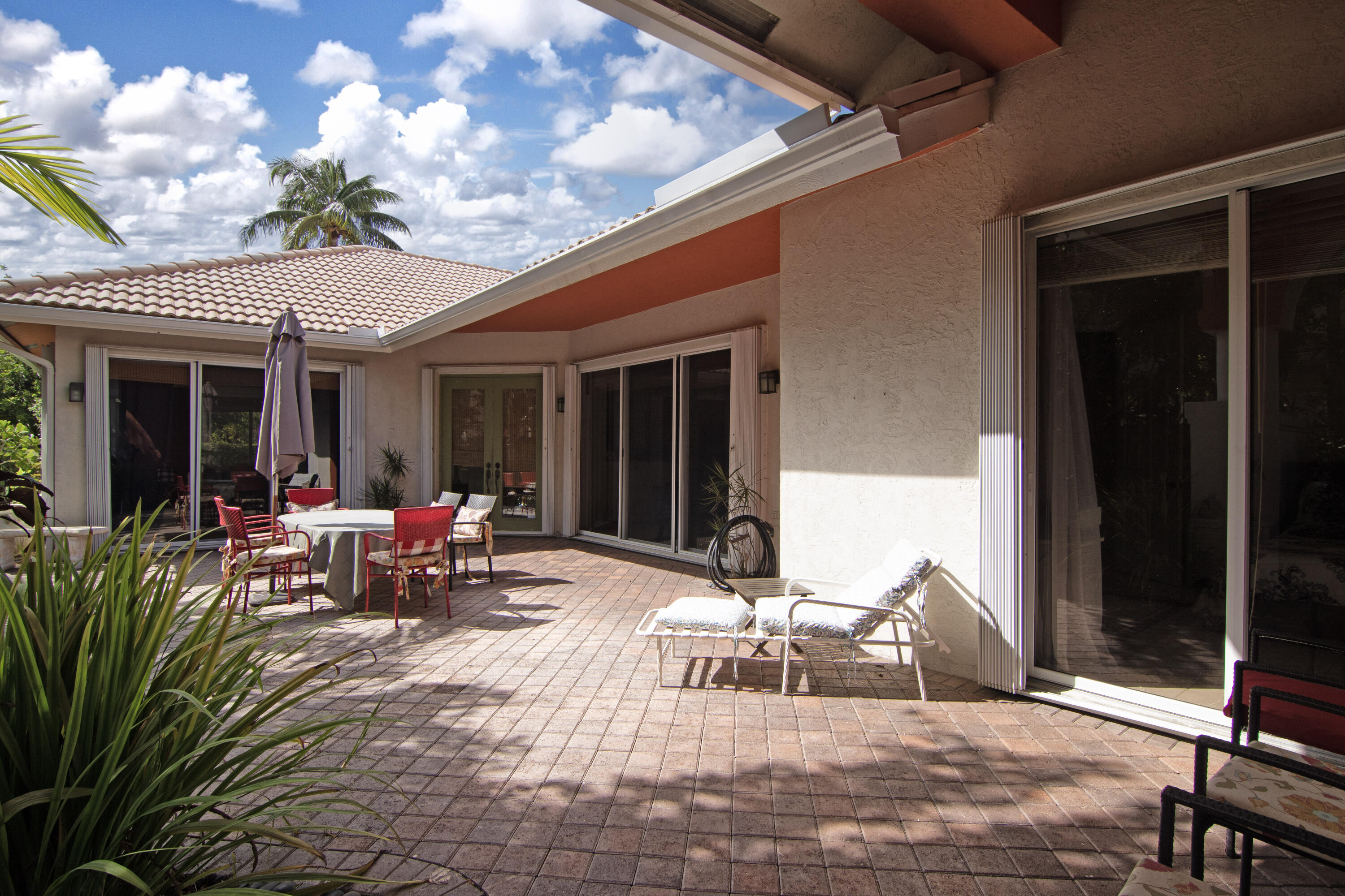 SHADY OAKS OF PALM BEACH POLO & COUNTRY - Residential