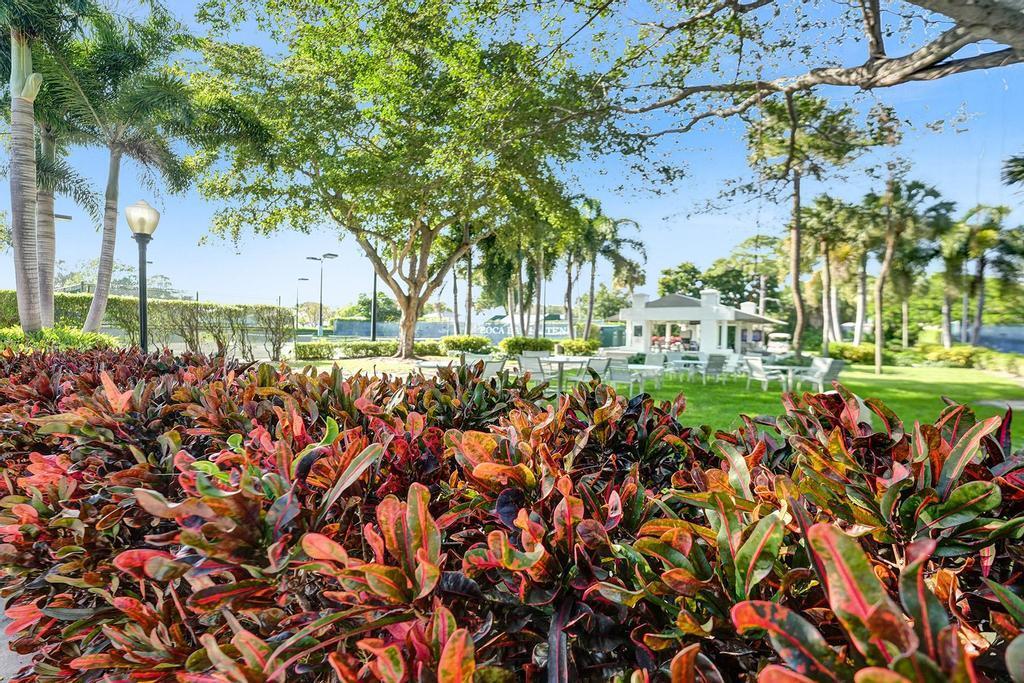 BOCA RATON BATH & TENNIS - Residential