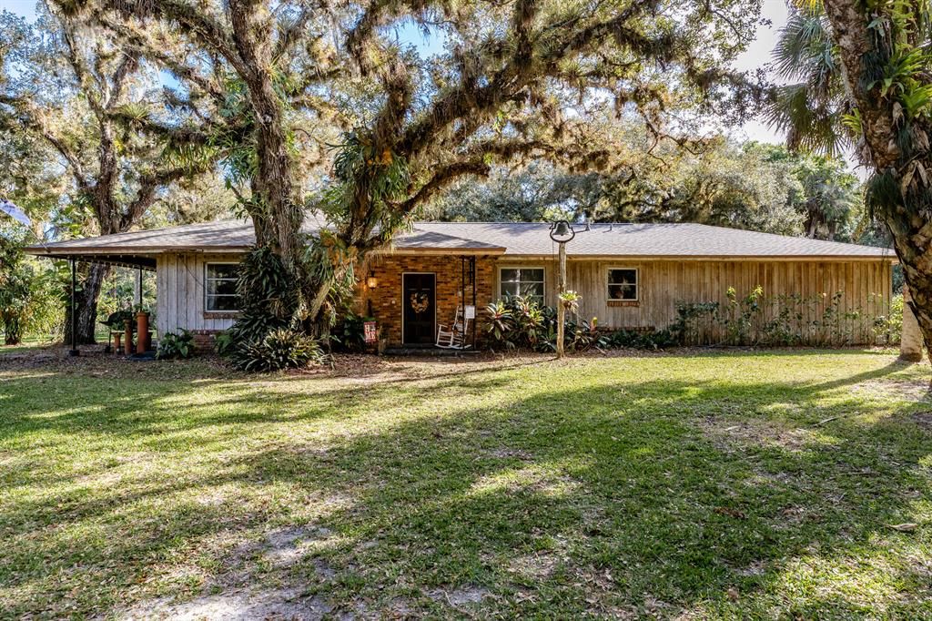 Photo of 4700 S 25th Street, Fort Pierce, FL 34981 (MLS # R10776092)