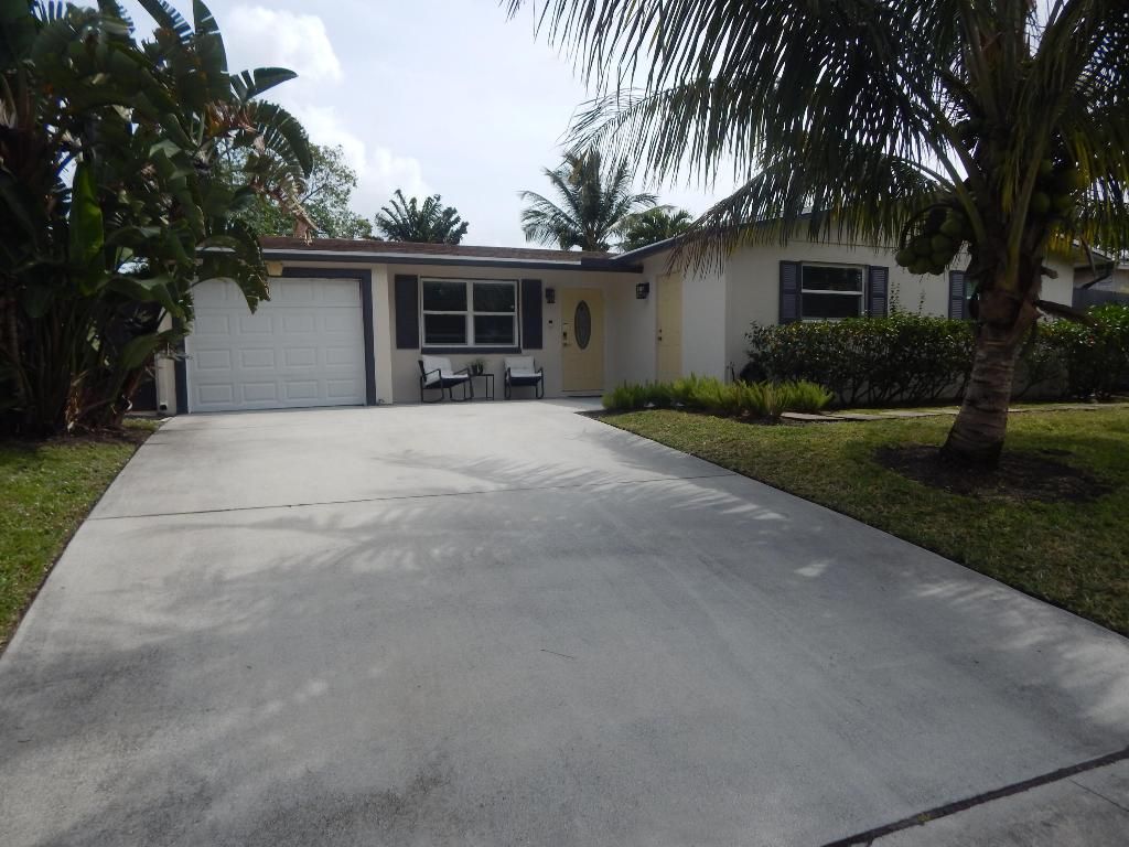 Photo of 12190 Colony Avenue, Palm Beach Gardens, FL 33410 (MLS # R10973514)