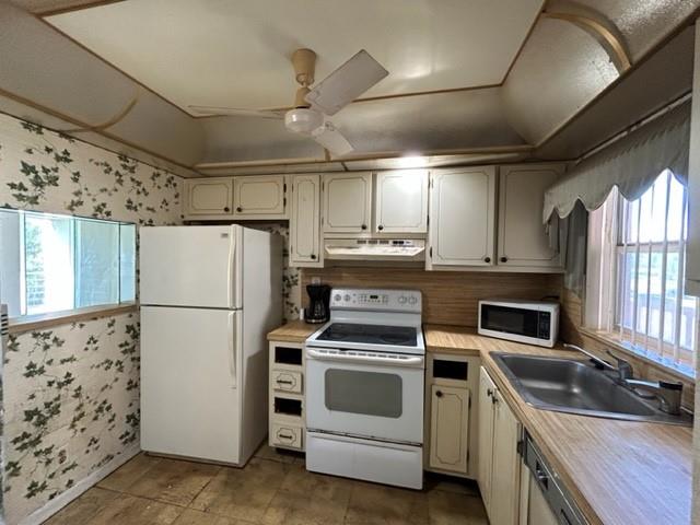 SUNRISE LAKES PHASE 3 - Residential