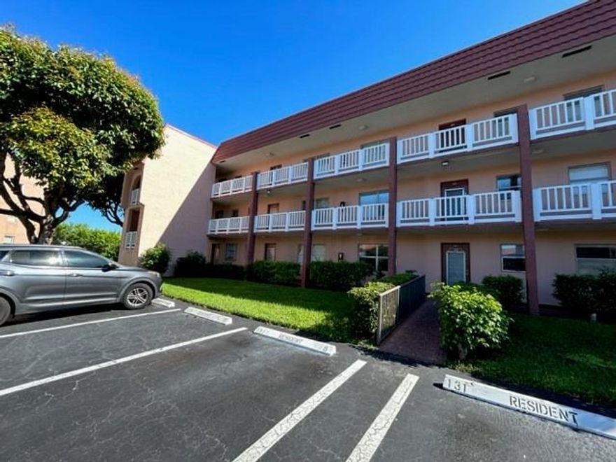 ***HANDYMAN SPECIAL!**ONE OF THE LOWEST PRICED 2 BEDROOM UNITS IN PHASE 3 SUNRISE LAKES. UNIT IN ORGINAL CONDITION. MAKE OFFER!**MAKE IT YOUR OWN. ADULT COMMUNITY 55 PLUS. CORNER UNIT OVER LOOKS GREEN AREA AND WATER. NICE VIEW. SPACIOUS ROOMS. ASSOC REQUIRES 670 CREDIT SCORE AND  MIN INCOME REQUIREMENT $2,700 A MONTH.