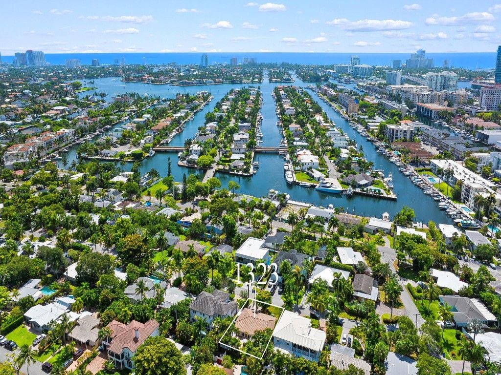 Photo of 1323 SE 13th Terrace, Fort Lauderdale, FL 33316 (MLS # F10531445)