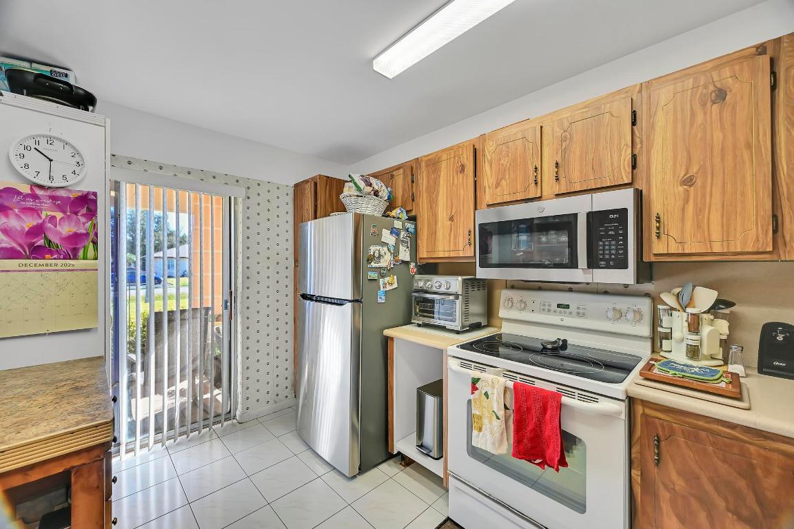 THE GROVE CONDOMINIUM SECTION 1 - Residential