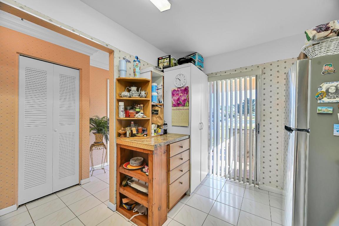 THE GROVE CONDOMINIUM SECTION 1 - Residential