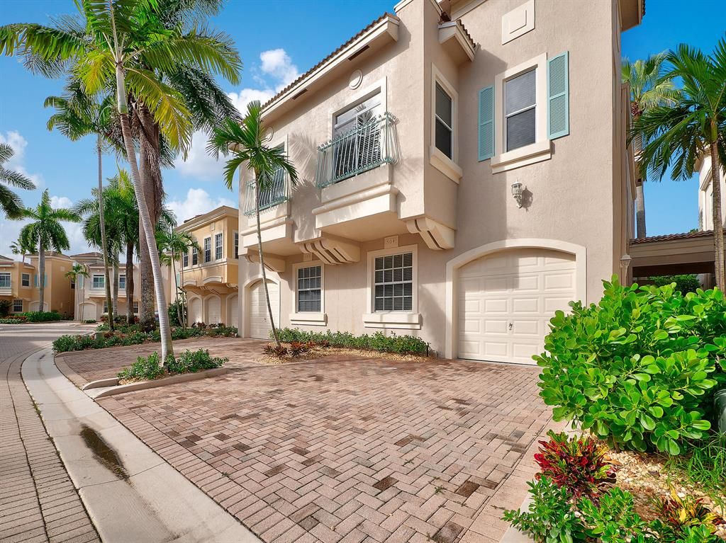 Photo of 504 Resort Lane #504, Palm Beach Gardens, FL 33418 (MLS # R10666008)