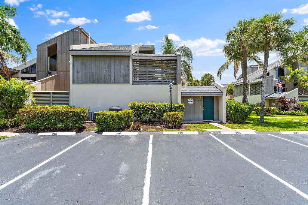 Photo of 1605 S Us Highway 1 #Sl6e, Jupiter, FL 33477 (MLS # B26021538)