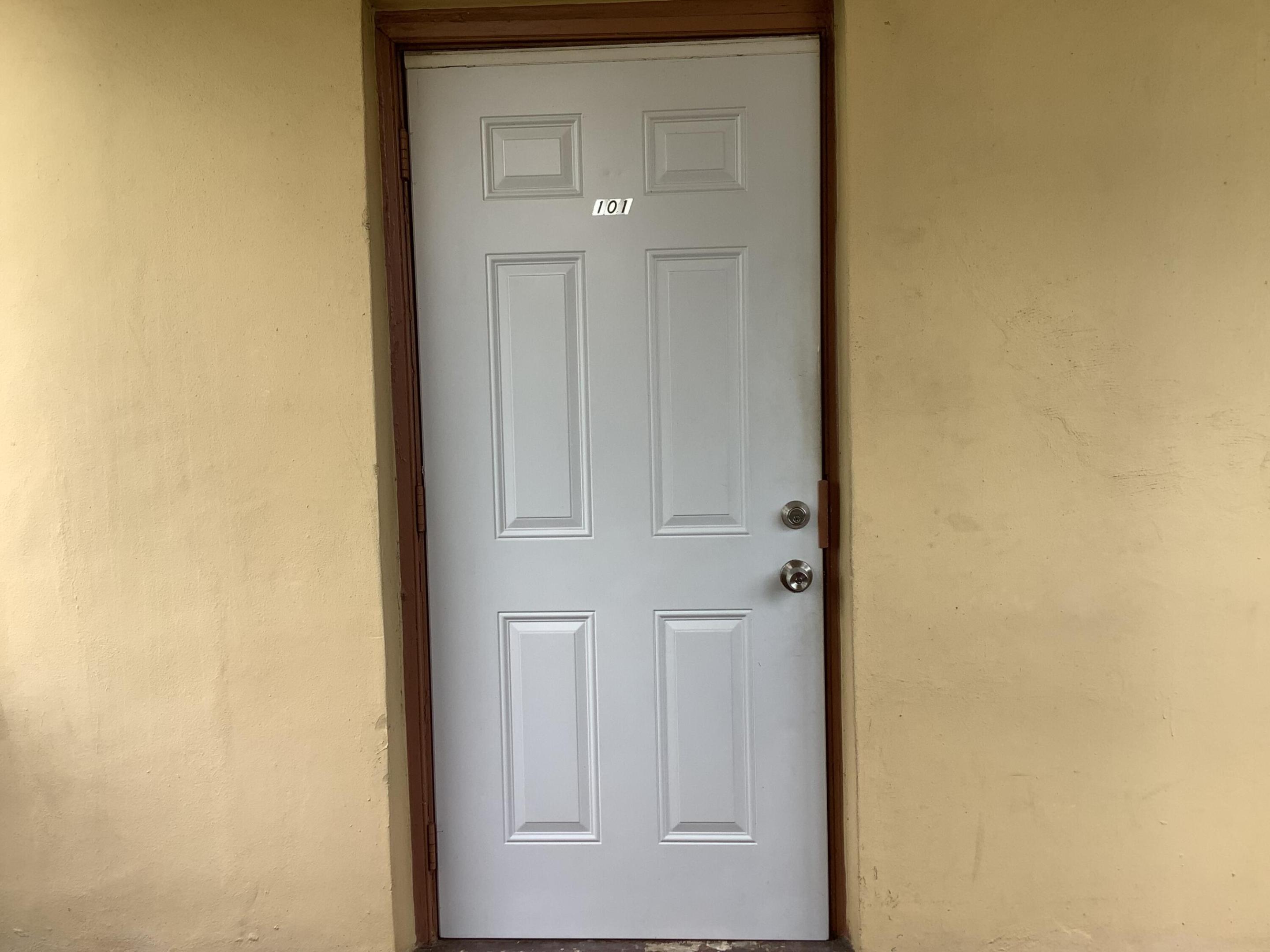 8400 Sunrise Lakes Boulevard Unit 101