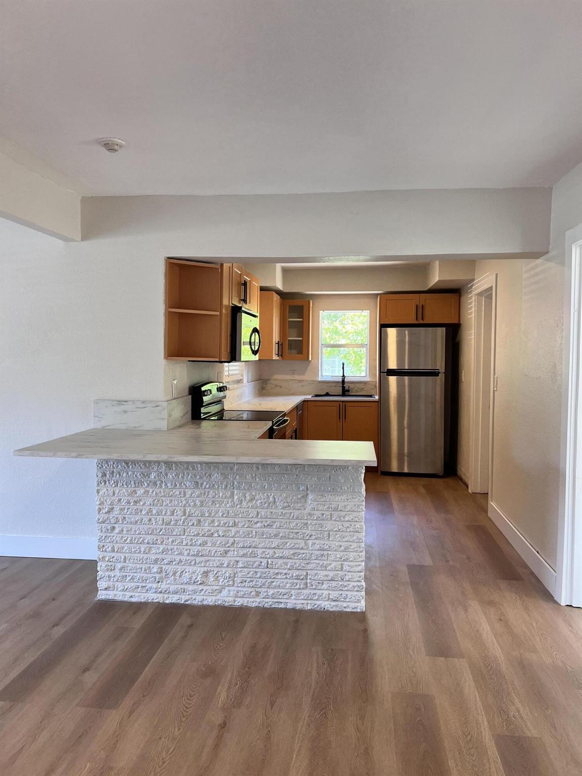 Welcome to your ideal home in Melrose Park! This modern, remodeled 4-bed, 2-bath house features a freshly painted interior, laundry inside, and a spacious, patio. With a carport, driveway for multiple cars, and a prime location, this property offers both comfort and convenience.