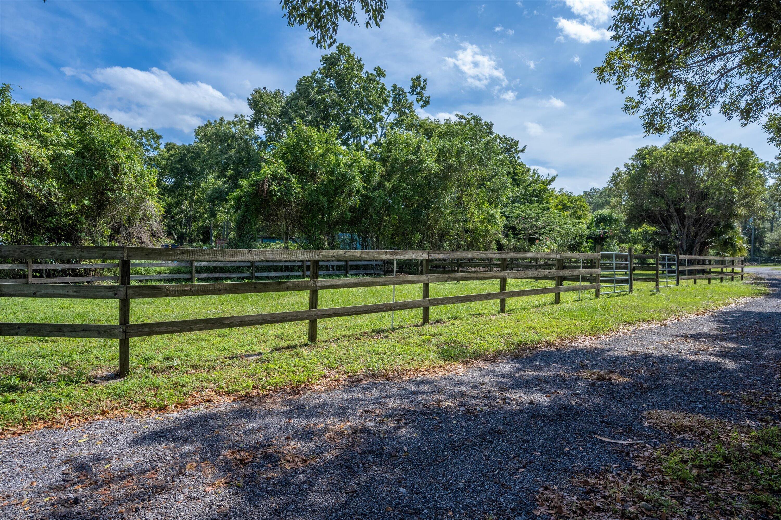 LOXAHATCHEE GROVES - Residential Lease