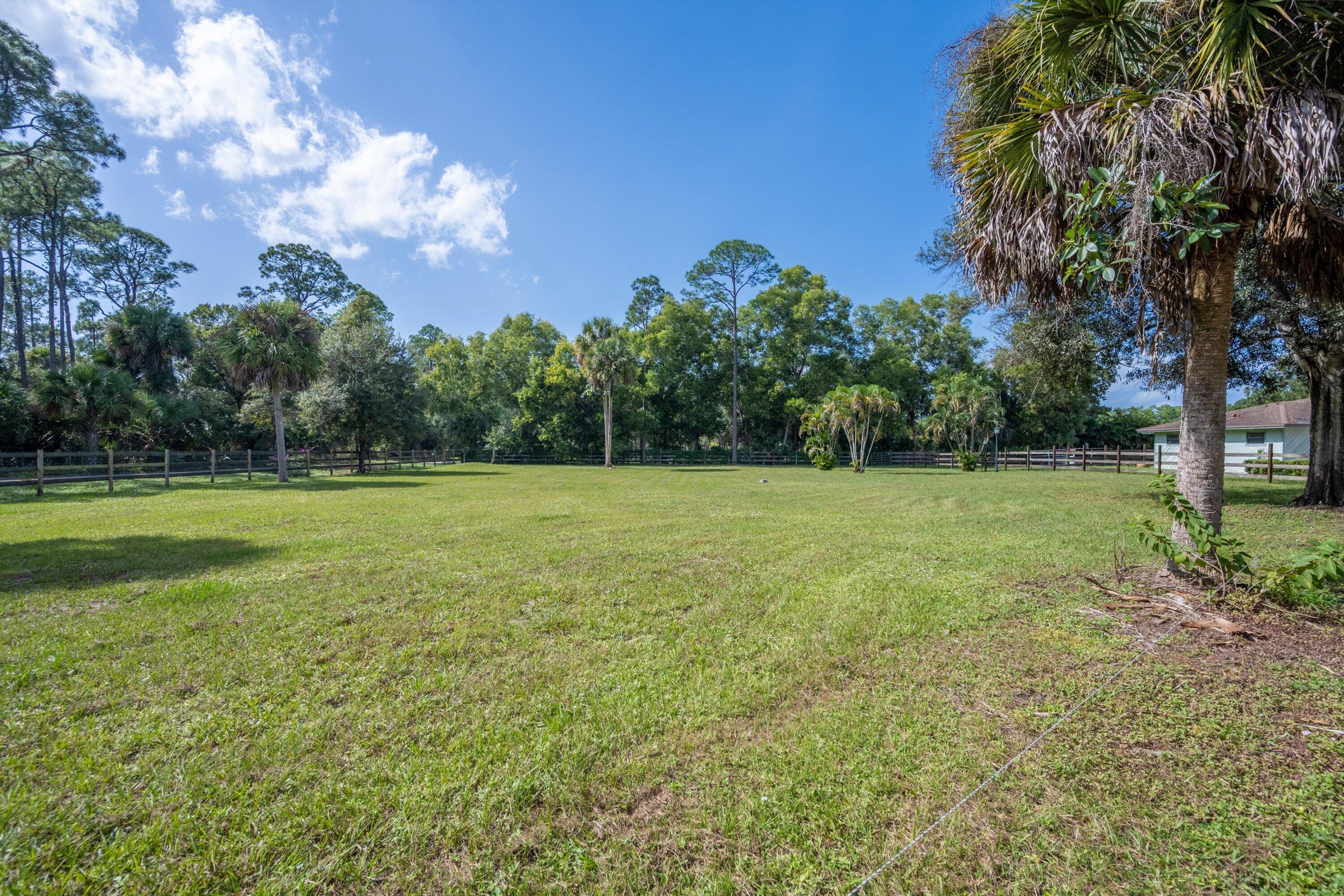 LOXAHATCHEE GROVES - Residential Lease