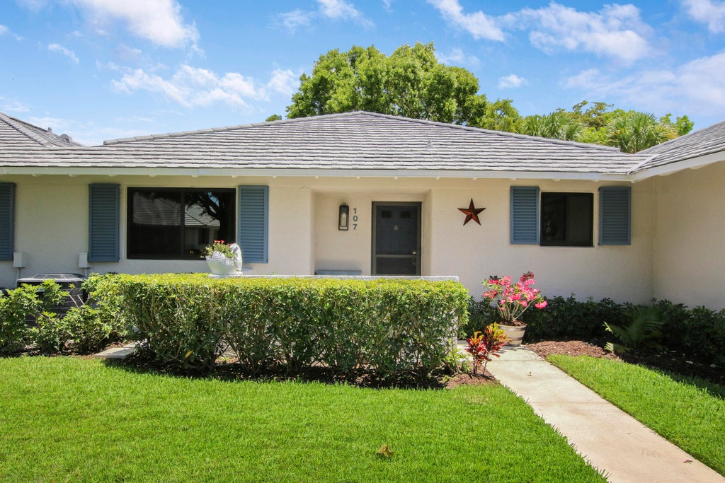 Photo of 107 Club Drive, Palm Beach Gardens, FL 33418 (MLS # R11072957)