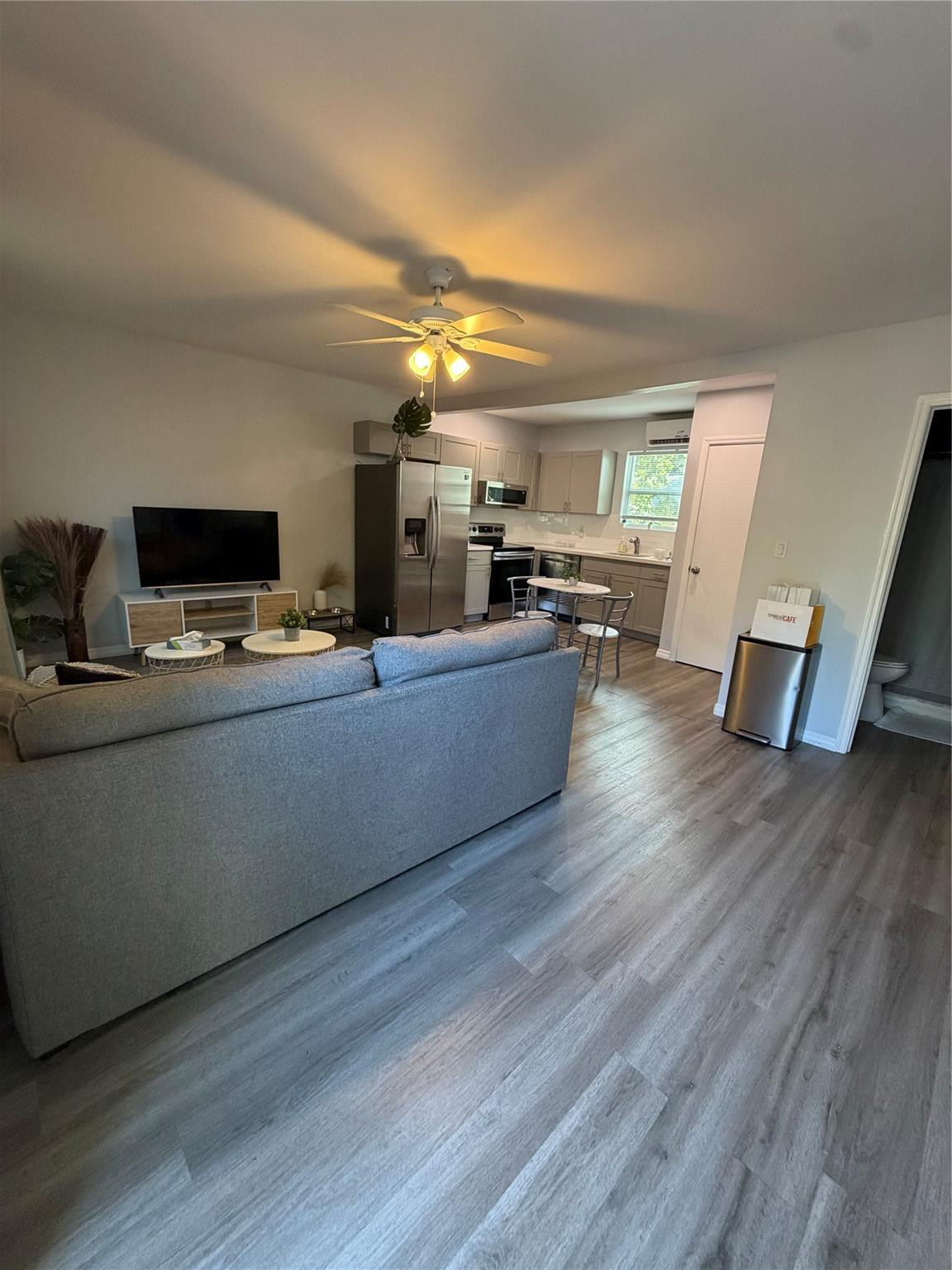 RIVERSIDE ADD AMEN PLAT - Residential Lease