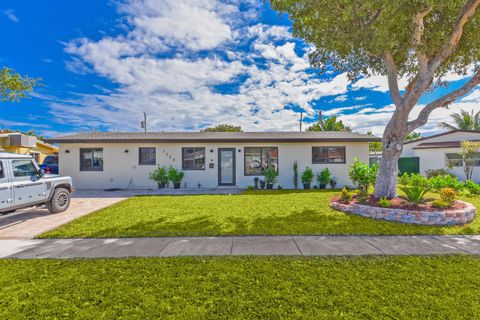 Tiny photo for 1320 S Deerfield Avenue, Deerfield Beach, FL 33441 (MLS # R11164906)
