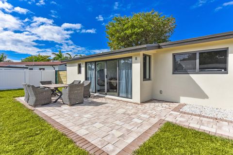 Tiny photo for 1320 S Deerfield Avenue, Deerfield Beach, FL 33441 (MLS # R11164906)